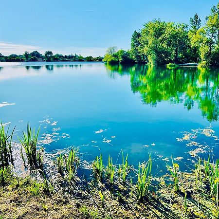 Maison Avec Acces Au Lac Izon Экстерьер фото