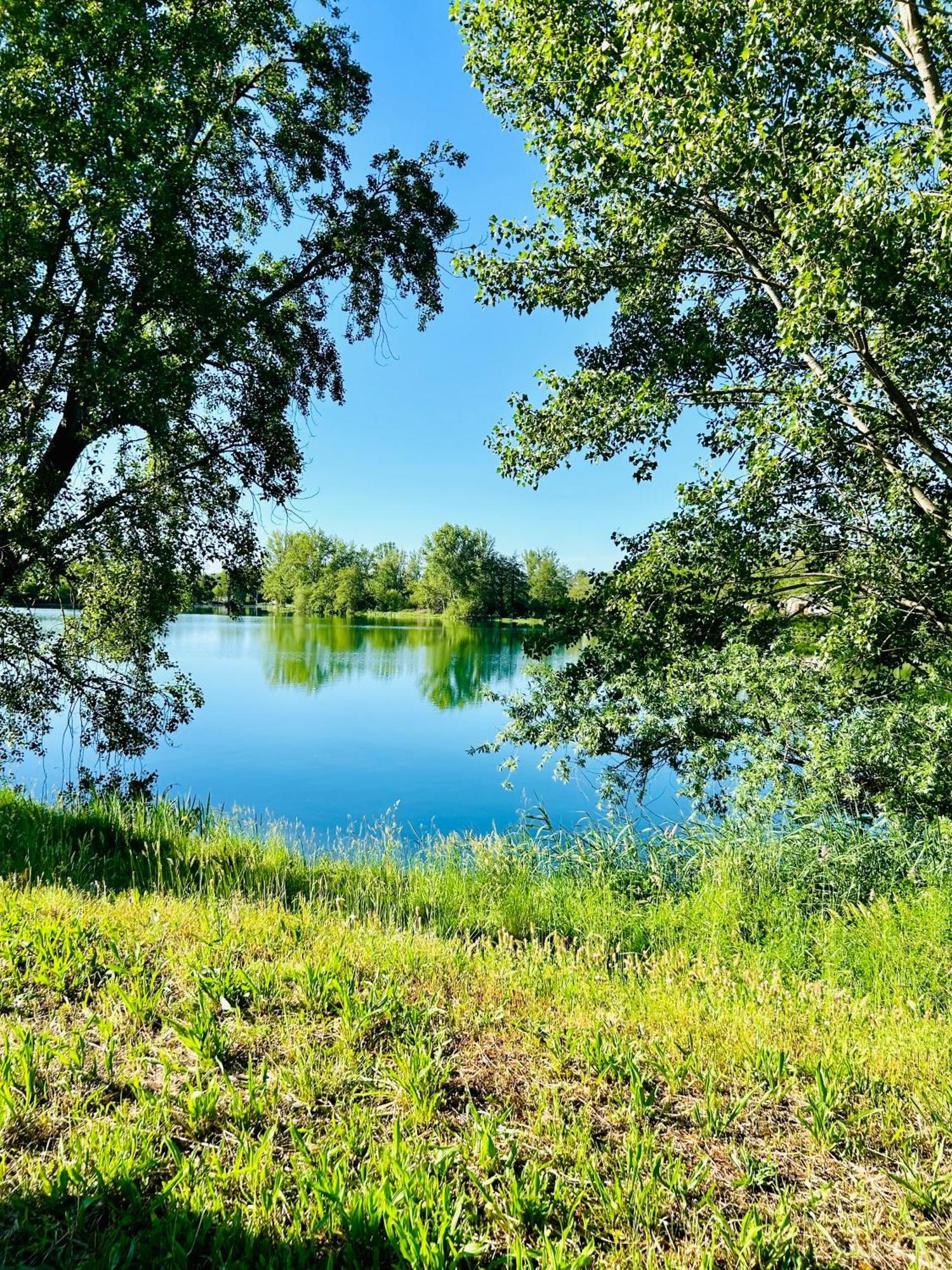 Maison Avec Acces Au Lac Izon Экстерьер фото